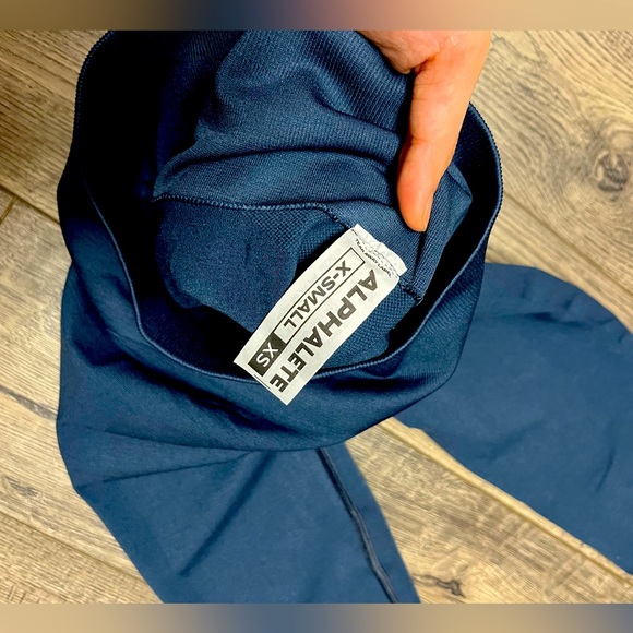 AMPLIFY LEGGING *Brand New*Women's Seamless Scrunch LeggingWhale Blue - Picture 2 of 3